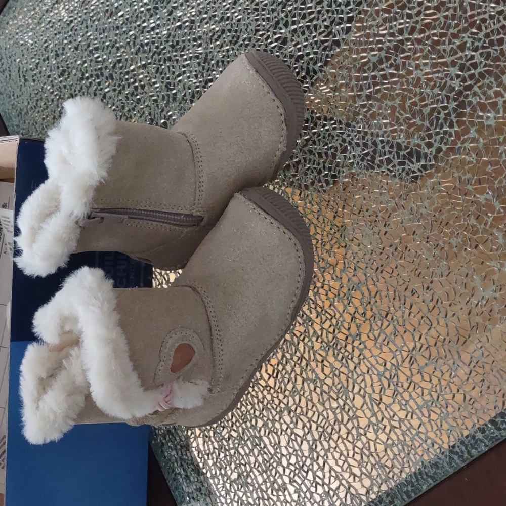 Girls size 5W winter boots